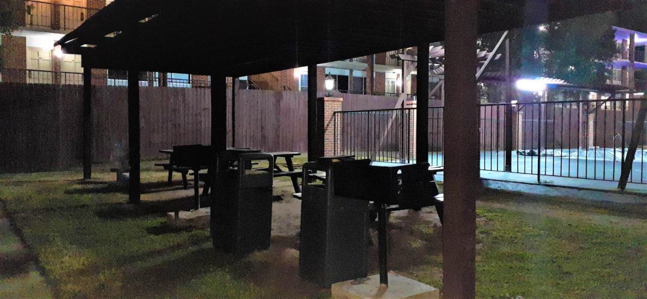 Americas Best Value Inn Phenix City Exterior foto