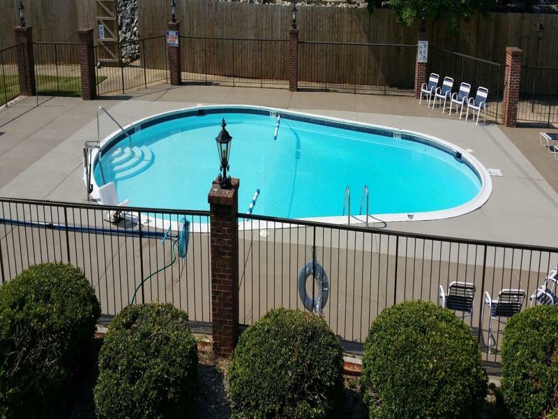 Americas Best Value Inn Phenix City Exterior foto